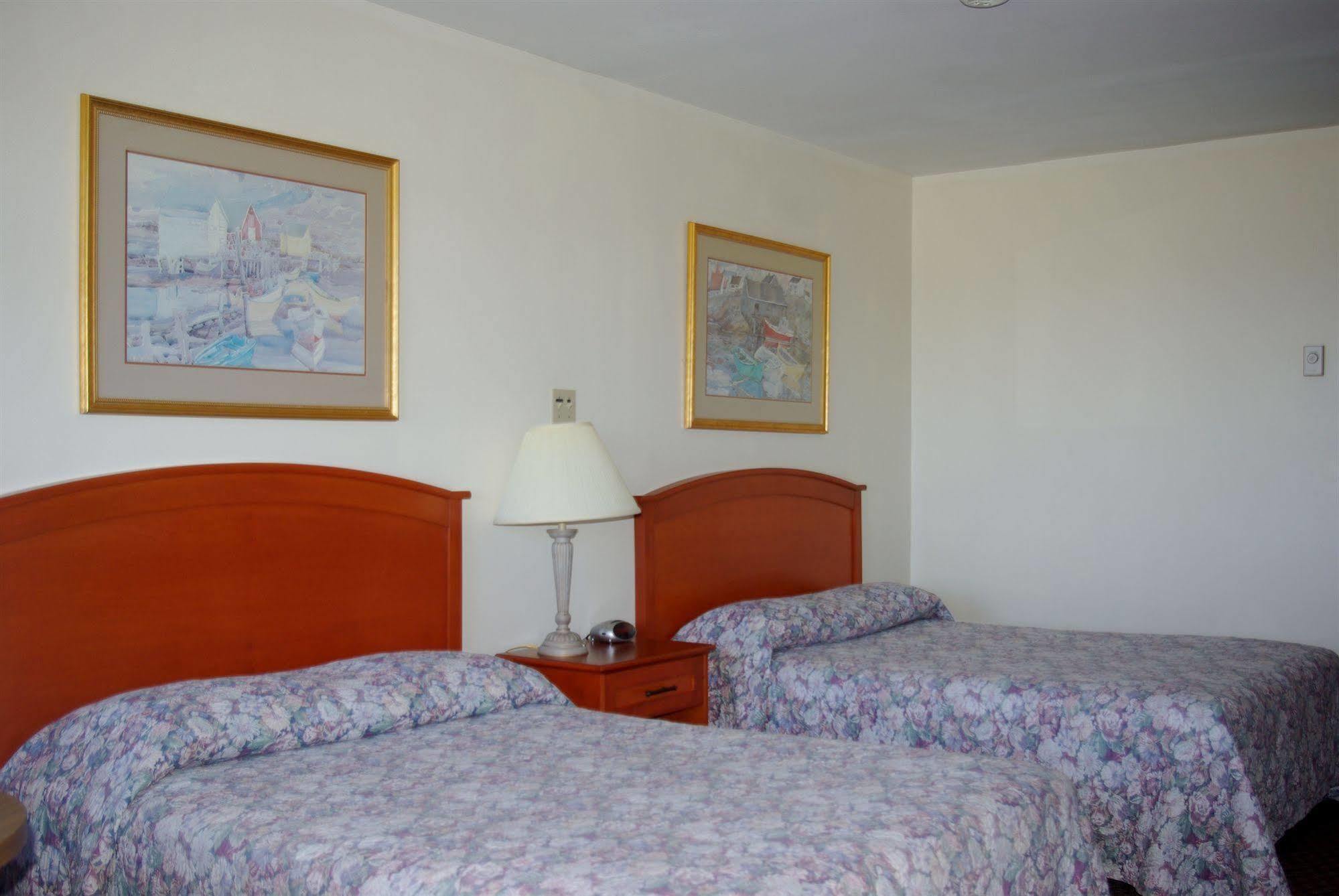 Tidal Bore Inn Труро Екстериор снимка