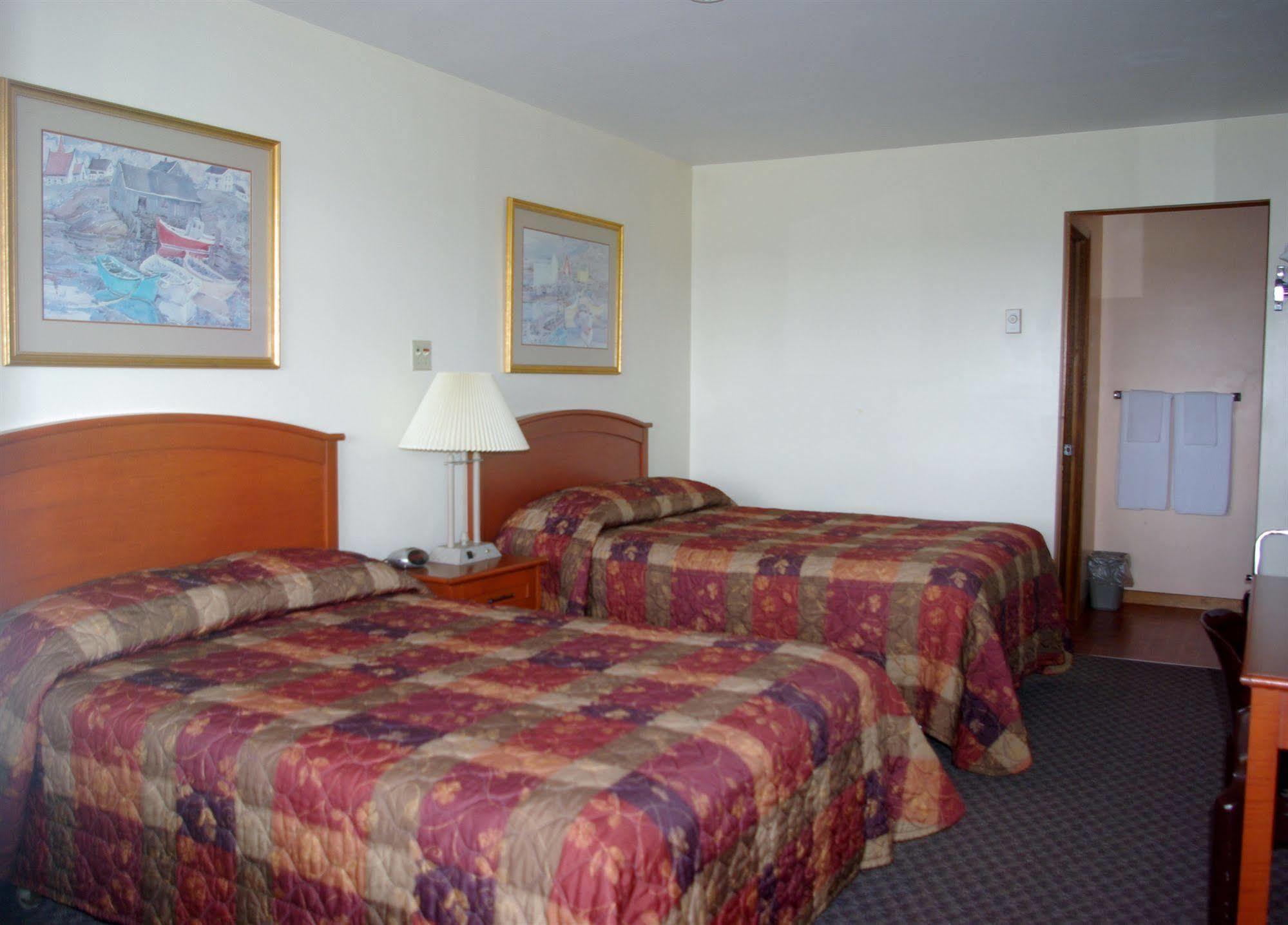 Tidal Bore Inn Труро Екстериор снимка